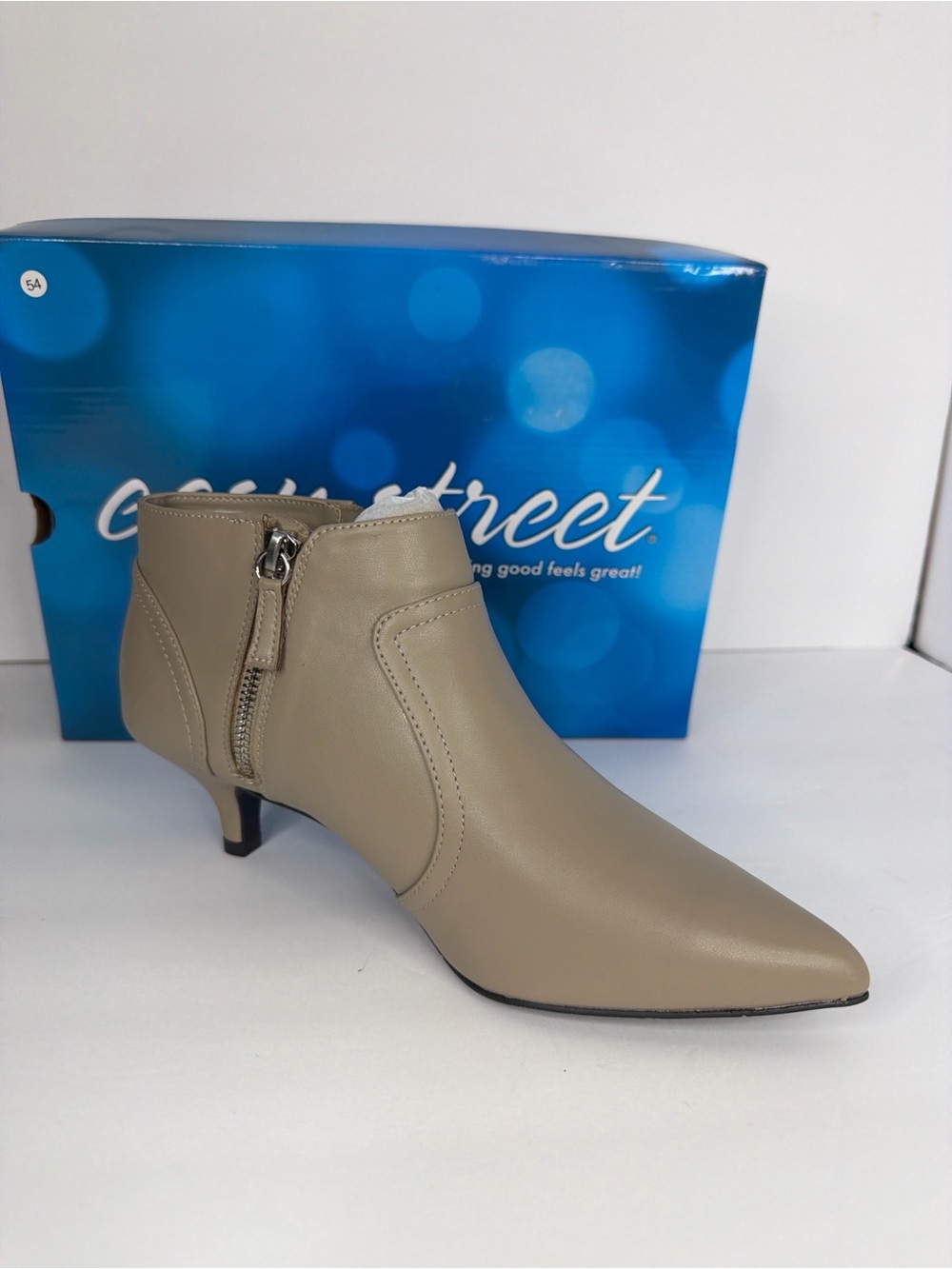Easy Street Annalee Almond Ankle Booties Women’s 8.5 Wide NIB